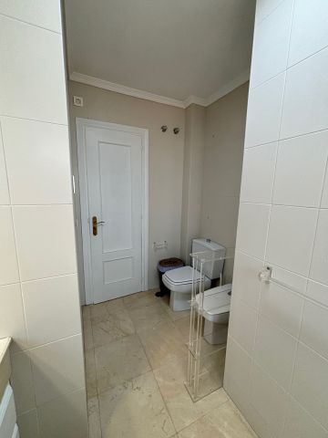 https://cdn.resales-online.com/public/43uk4ir2o1rtb42x/properties/640a45032bef11f0ad0102e0405b089b/w1200/19-d0ed7da2012a09046d307c195d98e7d6.jpg?v=1746700362