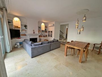 https://cdn.resales-online.com/public/43uk4ir2o1rtb42x/properties/640a45032bef11f0ad0102e0405b089b/w1200/2-5bd7b9d04b45e33852eaf0ec6670150d.jpg?v=1746700362