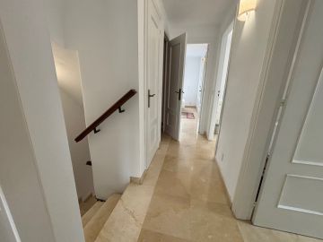 https://cdn.resales-online.com/public/43uk4ir2o1rtb42x/properties/640a45032bef11f0ad0102e0405b089b/w1200/21-2c707e7c511429b4f8ec4ee5f221ddb6.jpg?v=1746700362