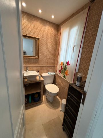 https://cdn.resales-online.com/public/43uk4ir2o1rtb42x/properties/640a45032bef11f0ad0102e0405b089b/w1200/9-467d0cee5b725f3ef65f102a0c2e69c0.jpg?v=1746700362