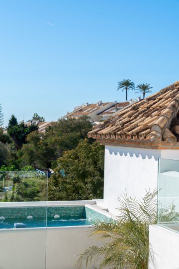 https://cdn.resales-online.com/public/xxgluerdu7/properties/cff947823ab411f0ad0102e0405b089b/w1200/40-f31507287178c6a03c2c34ff88cc832c.jpg?v=1748324470