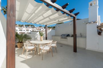 https://cdn.resales-online.com/public/xxgluerdu7/properties/cff947823ab411f0ad0102e0405b089b/w1200/5-3595ad71cbd87be6c3643a4285ef4791.jpg?v=1748324470