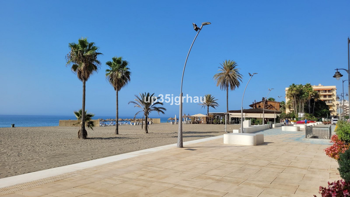 https://cdn.resales-online.com/public/up35jgrhau/properties/8f583ad03a4b11f0ad0102e0405b089b/w1200/1-7980e48d732b6fc85c14b43b94d2aa54.jpg?v=1748279265