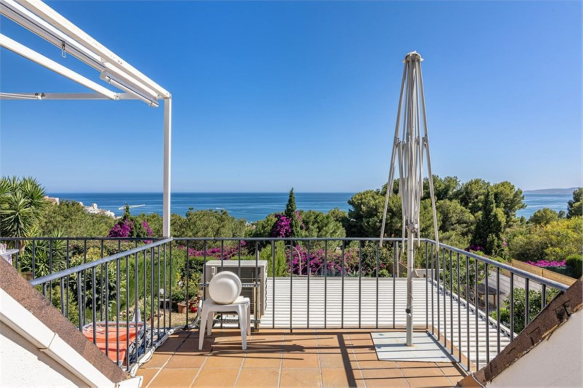 https://cdn.resales-online.com/public/zq0ox8u7wz/properties/9a1941b93ba611f0ad0102e0405b089b/w1200/1-7980e48d732b6fc85c14b43b94d2aa54.jpg?v=1748438343