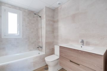 https://cdn.resales-online.com/public/hgk050u44e/properties/7135dc853cdd11f0ad0102e0405b089b/w1200/17-dd5fcd4f0eb487dfa3803f7e20814c0e.jpg?v=1748563000