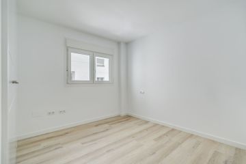 https://cdn.resales-online.com/public/hgk050u44e/properties/7135dc853cdd11f0ad0102e0405b089b/w1200/20-d1f7658cbe4ba6cd8666fec30fba80ad.jpg?v=1748563000