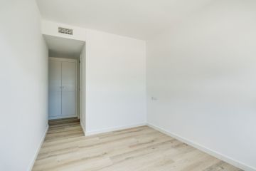 https://cdn.resales-online.com/public/hgk050u44e/properties/7135dc853cdd11f0ad0102e0405b089b/w1200/26-c684a62c9f160a1f90904dd925da0645.jpg?v=1748563000
