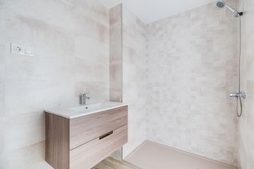 https://cdn.resales-online.com/public/hgk050u44e/properties/7135dc853cdd11f0ad0102e0405b089b/w1200/27-f6e8bc237ba13ac4c268badec6354f3d.jpg?v=1748563000