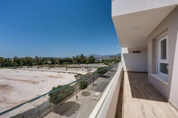 https://cdn.resales-online.com/public/hgk050u44e/properties/7135dc853cdd11f0ad0102e0405b089b/w1200/31-5e8b9eb86a2d455eeaf43a7bbf3ccd12.jpg?v=1748563000