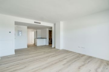 https://cdn.resales-online.com/public/hgk050u44e/properties/7135dc853cdd11f0ad0102e0405b089b/w1200/6-241328e1bcc9c0d8ce1222beb6c967a8.jpg?v=1748563000