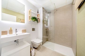 https://cdn.resales-online.com/public/2clagkpr0e/properties/40e18c553b3411f0ad0102e0405b089b/w1200/19-d0ed7da2012a09046d307c195d98e7d6.jpg?v=1748379365