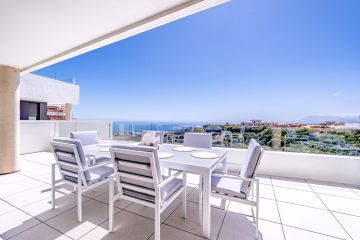 https://cdn.resales-online.com/public/2clagkpr0e/properties/40e18c553b3411f0ad0102e0405b089b/w1200/29-7c2f312881aea9bbe9ddaeb9640e2c9a.jpg?v=1748379365