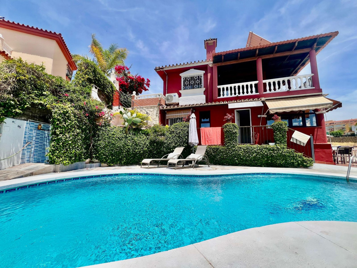 https://cdn.resales-online.com/public/9lzc92ntutwmhm8g/properties/ca67a0c03f9911f0ad0102e0405b089b/w1200/1-7980e48d732b6fc85c14b43b94d2aa54.jpg?v=1748864448