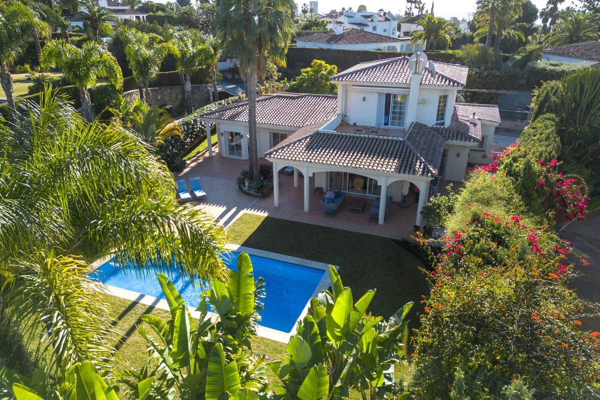 https://cdn.resales-online.com/public/mp8zxs64jy/properties/9679f16d3f9311f0ad0102e0405b089b/w1200/1-7980e48d732b6fc85c14b43b94d2aa54.jpg?v=1748861096