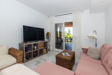 https://cdn.resales-online.com/public/igwbswt24etu184o/properties/d1fc587d3b8311f0ad0102e0405b089b/w1200/10-bb915d1cb19341576dcdc994b81ab9c5.jpg?v=1748413379