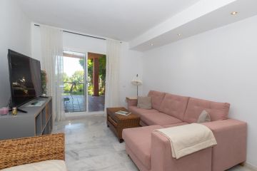 https://cdn.resales-online.com/public/igwbswt24etu184o/properties/d1fc587d3b8311f0ad0102e0405b089b/w1200/11-20939a0134ad724a8cb2a801094d15a4.jpg?v=1748413379