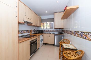https://cdn.resales-online.com/public/igwbswt24etu184o/properties/d1fc587d3b8311f0ad0102e0405b089b/w1200/19-d0ed7da2012a09046d307c195d98e7d6.jpg?v=1748413379