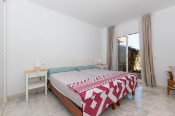 https://cdn.resales-online.com/public/igwbswt24etu184o/properties/d1fc587d3b8311f0ad0102e0405b089b/w1200/2-5bd7b9d04b45e33852eaf0ec6670150d.jpg?v=1748413379