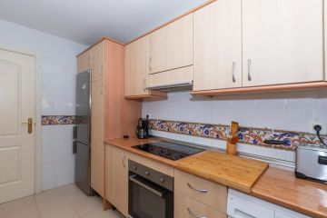 https://cdn.resales-online.com/public/igwbswt24etu184o/properties/d1fc587d3b8311f0ad0102e0405b089b/w1200/20-d1f7658cbe4ba6cd8666fec30fba80ad.jpg?v=1748413379