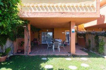 https://cdn.resales-online.com/public/igwbswt24etu184o/properties/d1fc587d3b8311f0ad0102e0405b089b/w1200/27-f6e8bc237ba13ac4c268badec6354f3d.jpg?v=1748413379