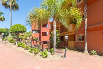 https://cdn.resales-online.com/public/igwbswt24etu184o/properties/d1fc587d3b8311f0ad0102e0405b089b/w1200/33-f37a7fab00fce6ff6b895520b67d6d6d.jpg?v=1748413379
