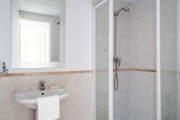 https://cdn.resales-online.com/public/ffy5dwawcp/properties/a6d27f0b36c911f0ad0102e0405b089b/w1200/15-11d12f2f454f2f5e9b981fdd8b901d51.jpg?v=1747893616
