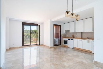 https://cdn.resales-online.com/public/ffy5dwawcp/properties/a6d27f0b36c911f0ad0102e0405b089b/w1200/2-5bd7b9d04b45e33852eaf0ec6670150d.jpg?v=1747893616