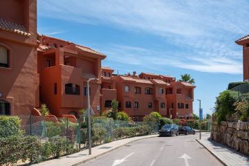 https://cdn.resales-online.com/public/ffy5dwawcp/properties/a6d27f0b36c911f0ad0102e0405b089b/w1200/33-f37a7fab00fce6ff6b895520b67d6d6d.jpg?v=1747893616