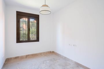 https://cdn.resales-online.com/public/ffy5dwawcp/properties/a6d27f0b36c911f0ad0102e0405b089b/w1200/4-c23c0f86247804fa50226aecd8b0b2c8.jpg?v=1747893616