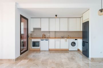 https://cdn.resales-online.com/public/ffy5dwawcp/properties/a6d27f0b36c911f0ad0102e0405b089b/w1200/8-e64a9055bba3e77ac8aca3b893cdf826.jpg?v=1747893616