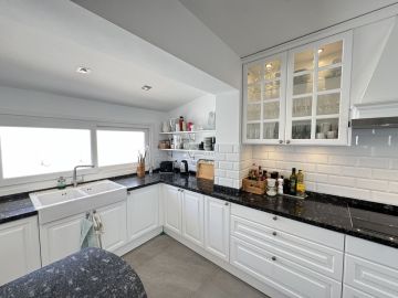 https://cdn.resales-online.com/public/exkwnp8qxt/properties/07e97fcf406711f0ad0102e0405b089b/w1200/10-bb915d1cb19341576dcdc994b81ab9c5.jpg?v=1749040198