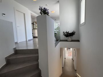 https://cdn.resales-online.com/public/exkwnp8qxt/properties/07e97fcf406711f0ad0102e0405b089b/w1200/23-79897b85162c6a486c7a4d1eb46924dd.jpg?v=1749040198