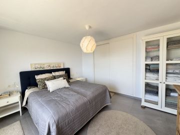 https://cdn.resales-online.com/public/exkwnp8qxt/properties/07e97fcf406711f0ad0102e0405b089b/w1200/27-f6e8bc237ba13ac4c268badec6354f3d.jpg?v=1749040198