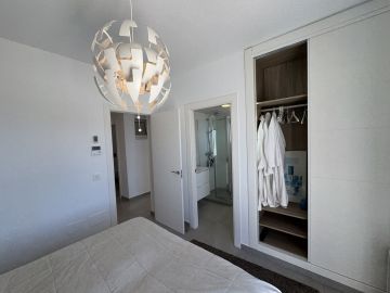 https://cdn.resales-online.com/public/exkwnp8qxt/properties/07e97fcf406711f0ad0102e0405b089b/w1200/34-2e8657844e540eba0189d71f472ffca9.jpg?v=1749040198