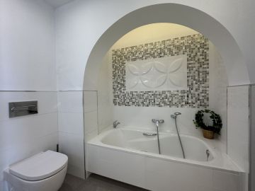 https://cdn.resales-online.com/public/exkwnp8qxt/properties/07e97fcf406711f0ad0102e0405b089b/w1200/35-53608d01401493ba18e3704836160563.jpg?v=1749040198