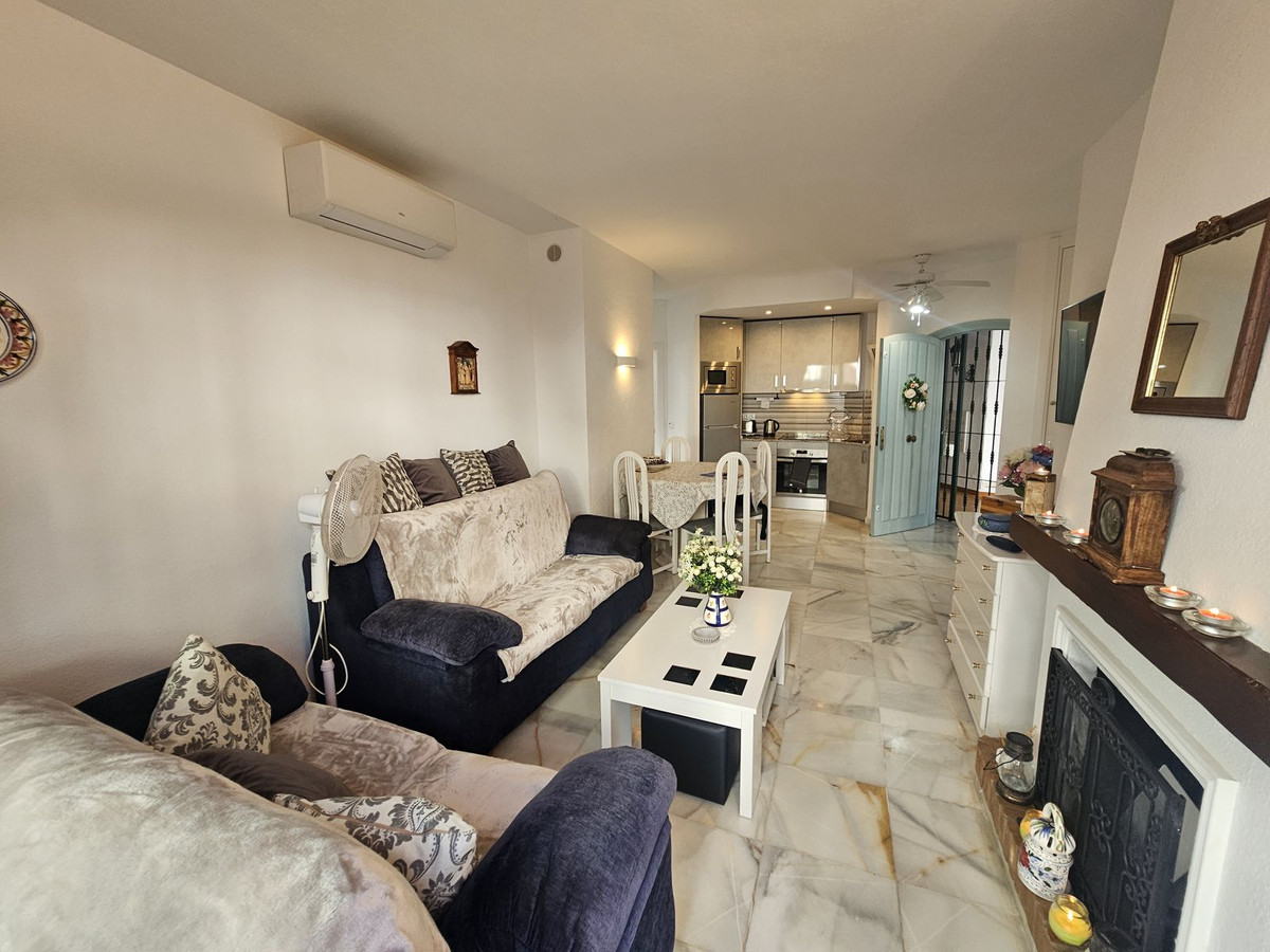 https://cdn.resales-online.com/public/9npl4ii68n/properties/c234f4ecb79711ef84cf0217bc231ef4/w1200/1-7980e48d732b6fc85c14b43b94d2aa54.jpg?v=1735312932