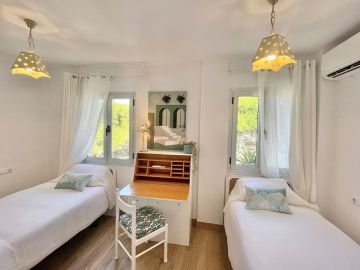 https://cdn.resales-online.com/public/jss4682jto/properties/df6a738f5d7211ef90df0217bc231ef4/w1200/28-ef19a2c59920e2e087cd278a51b6dbf8.jpg?v=1748346095