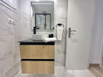 https://cdn.resales-online.com/public/jss4682jto/properties/df6a738f5d7211ef90df0217bc231ef4/w1200/36-be7efbbd8b294061d3f27cb7c37865bb.jpg?v=1748346095