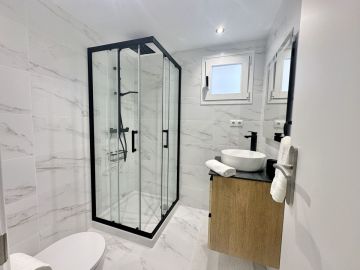 https://cdn.resales-online.com/public/jss4682jto/properties/df6a738f5d7211ef90df0217bc231ef4/w1200/38-9b9a71c4c46e127e5c6f91a74b158396.jpg?v=1748346095