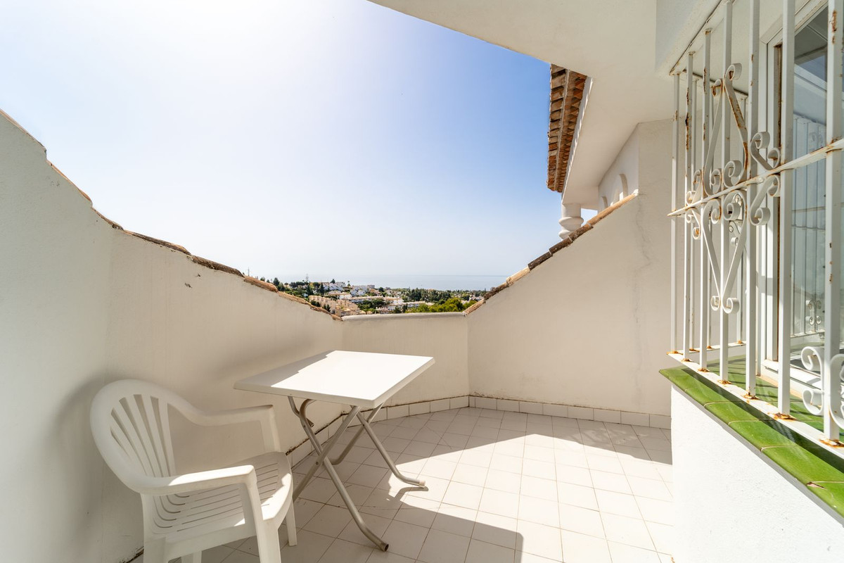 https://cdn.resales-online.com/public/e95rm3ac0t/properties/f5fa15351c0911ef857e0217bc231ef4/w1200/1-7980e48d732b6fc85c14b43b94d2aa54.jpg?v=1735924023