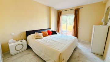 https://cdn.resales-online.com/public/dhh2l6v9j3/properties/206d550041f211f0ad0102e0405b089b/w1200/8-e64a9055bba3e77ac8aca3b893cdf826.jpg?v=1749120662