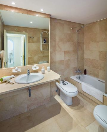 https://cdn.resales-online.com/public/xfnjwk1pw1/properties/1c92f8c141ed11f0ad0102e0405b089b/w1200/15-11d12f2f454f2f5e9b981fdd8b901d51.jpg?v=1749140011