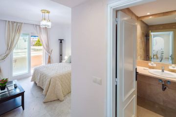 https://cdn.resales-online.com/public/xfnjwk1pw1/properties/1c92f8c141ed11f0ad0102e0405b089b/w1200/20-d1f7658cbe4ba6cd8666fec30fba80ad.jpg?v=1749140011