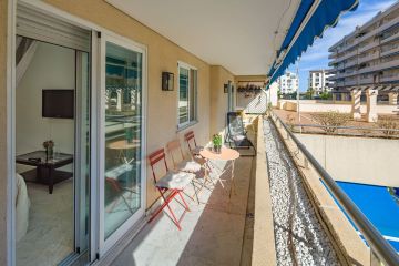 https://cdn.resales-online.com/public/xfnjwk1pw1/properties/1c92f8c141ed11f0ad0102e0405b089b/w1200/7-aa4cc561180b369757c0bb4af9886cd3.jpg?v=1749140011