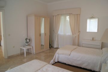 https://cdn.resales-online.com/public/l5qiehb852/properties/4a50c898452411f0ad0102e0405b089b/w1200/10-bb915d1cb19341576dcdc994b81ab9c5.jpg?v=1749471861