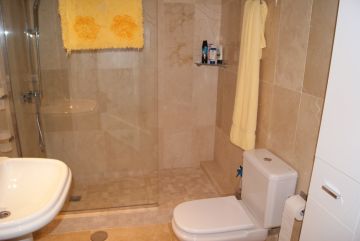 https://cdn.resales-online.com/public/l5qiehb852/properties/4a50c898452411f0ad0102e0405b089b/w1200/15-11d12f2f454f2f5e9b981fdd8b901d51.jpg?v=1749471861