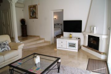 https://cdn.resales-online.com/public/l5qiehb852/properties/4a50c898452411f0ad0102e0405b089b/w1200/4-c23c0f86247804fa50226aecd8b0b2c8.jpg?v=1749471861