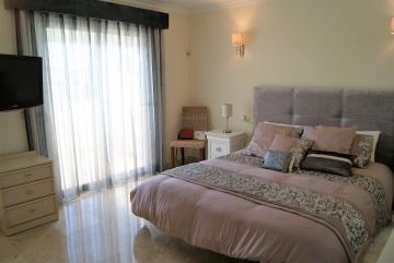https://cdn.resales-online.com/public/l5qiehb852/properties/4a50c898452411f0ad0102e0405b089b/w1200/7-aa4cc561180b369757c0bb4af9886cd3.jpg?v=1749471861