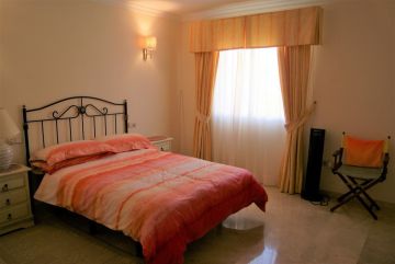 https://cdn.resales-online.com/public/l5qiehb852/properties/4a50c898452411f0ad0102e0405b089b/w1200/9-467d0cee5b725f3ef65f102a0c2e69c0.jpg?v=1749471861