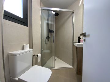 https://cdn.resales-online.com/public/11ri1gpymy/properties/77c02229450911f0ad0102e0405b089b/w1200/11-20939a0134ad724a8cb2a801094d15a4.jpg?v=1749461583